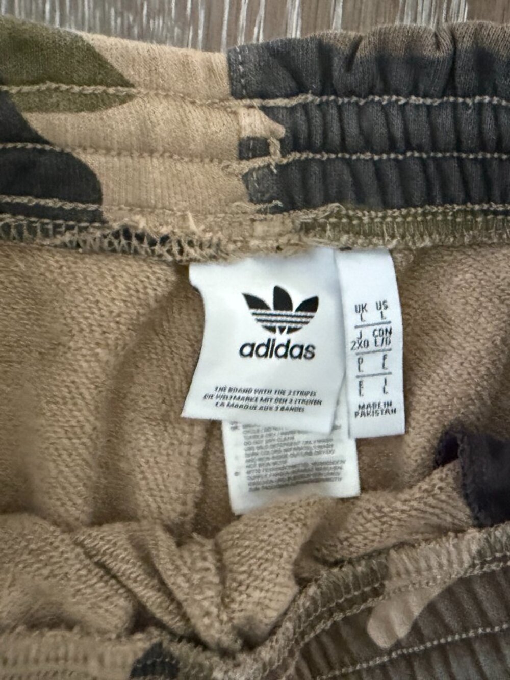 Mens Adidas Originals camoflauge drawstring joggers sweatpants size large - Picture 2 of 2